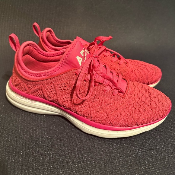APL Shoes - APL Women’s Techloom Phantom Running Shoe in Fusion Pink